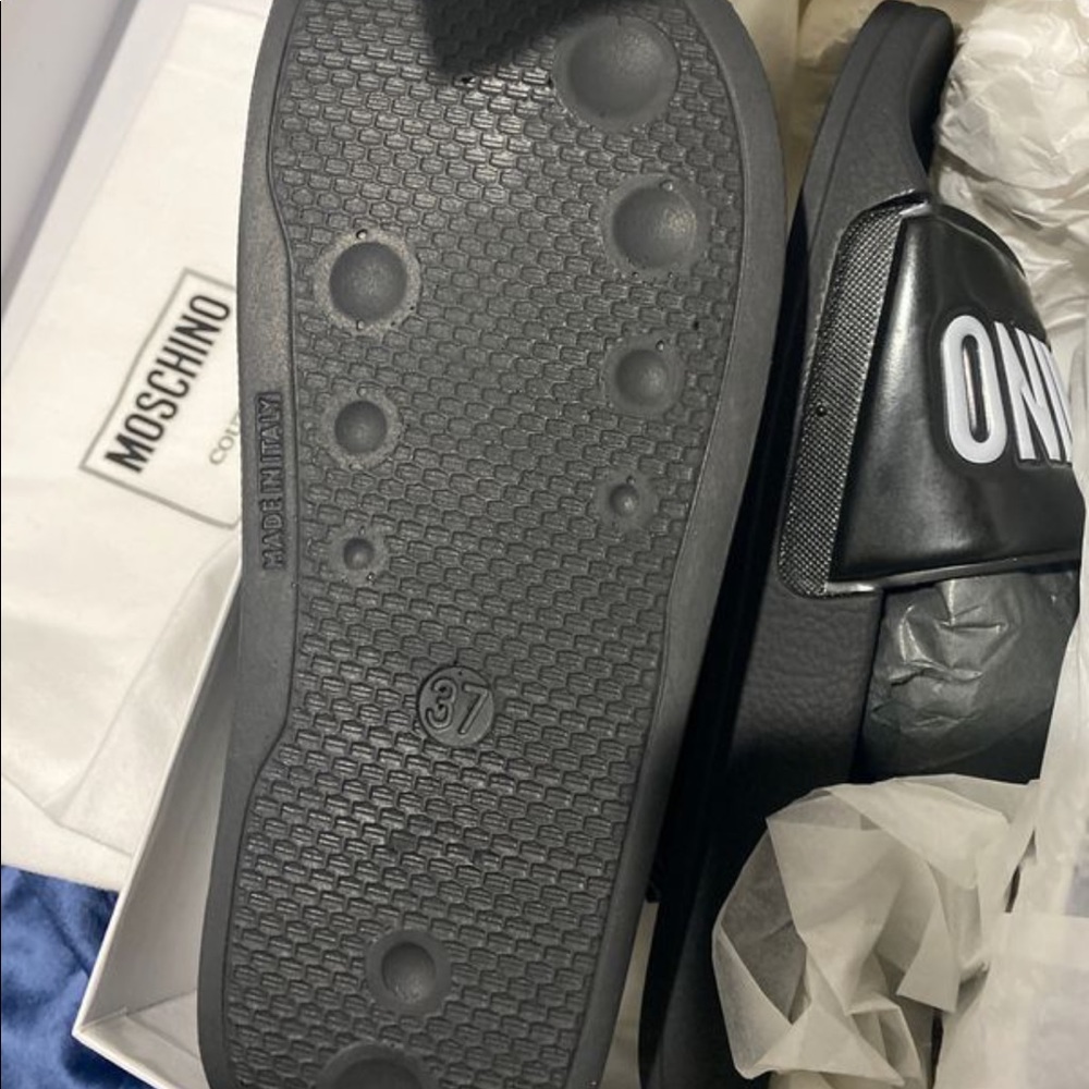 📍SOLD📍Moschino slides - Picture 4 of 4